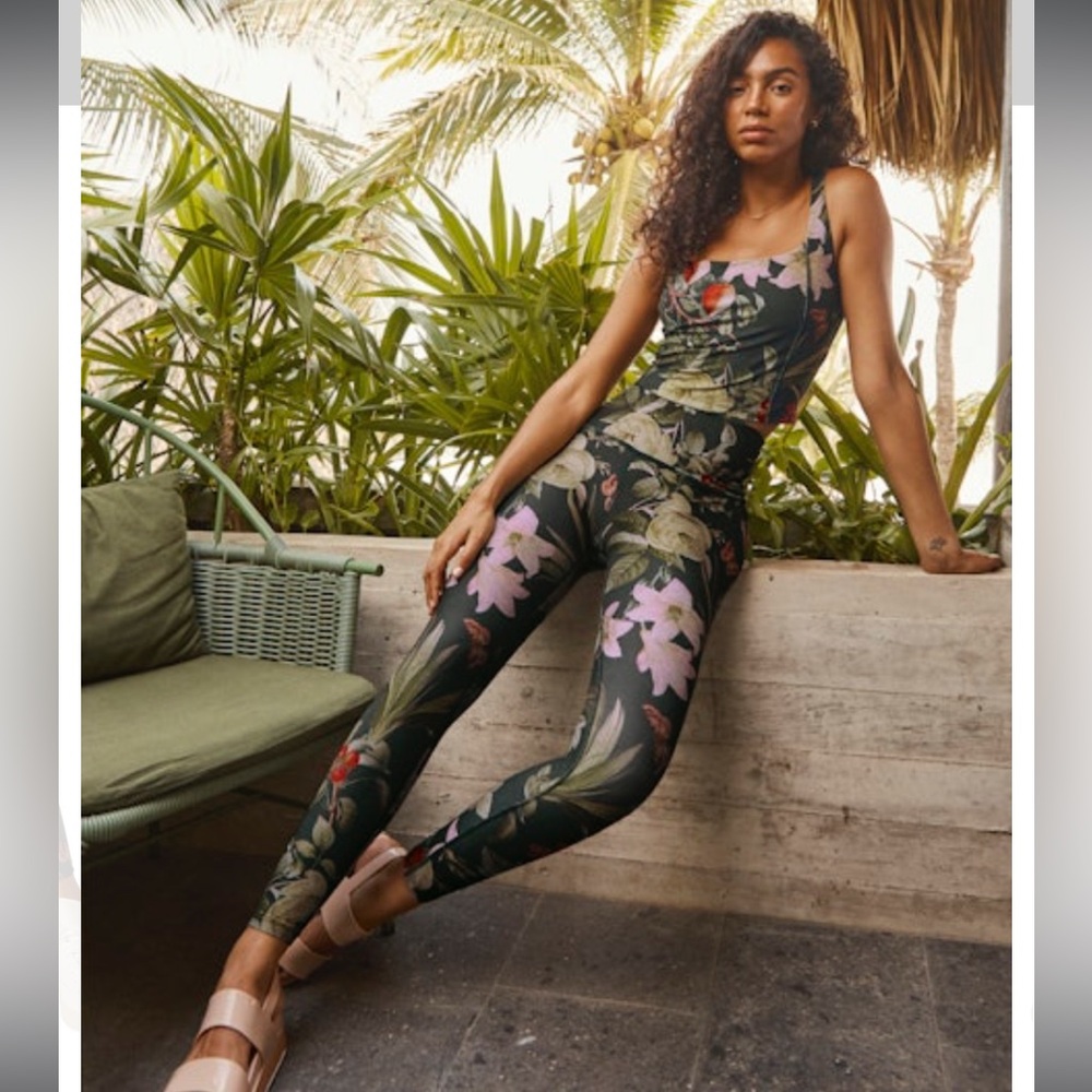 *Matching set* Beyond Yoga Legging & Top in Botanical Garden